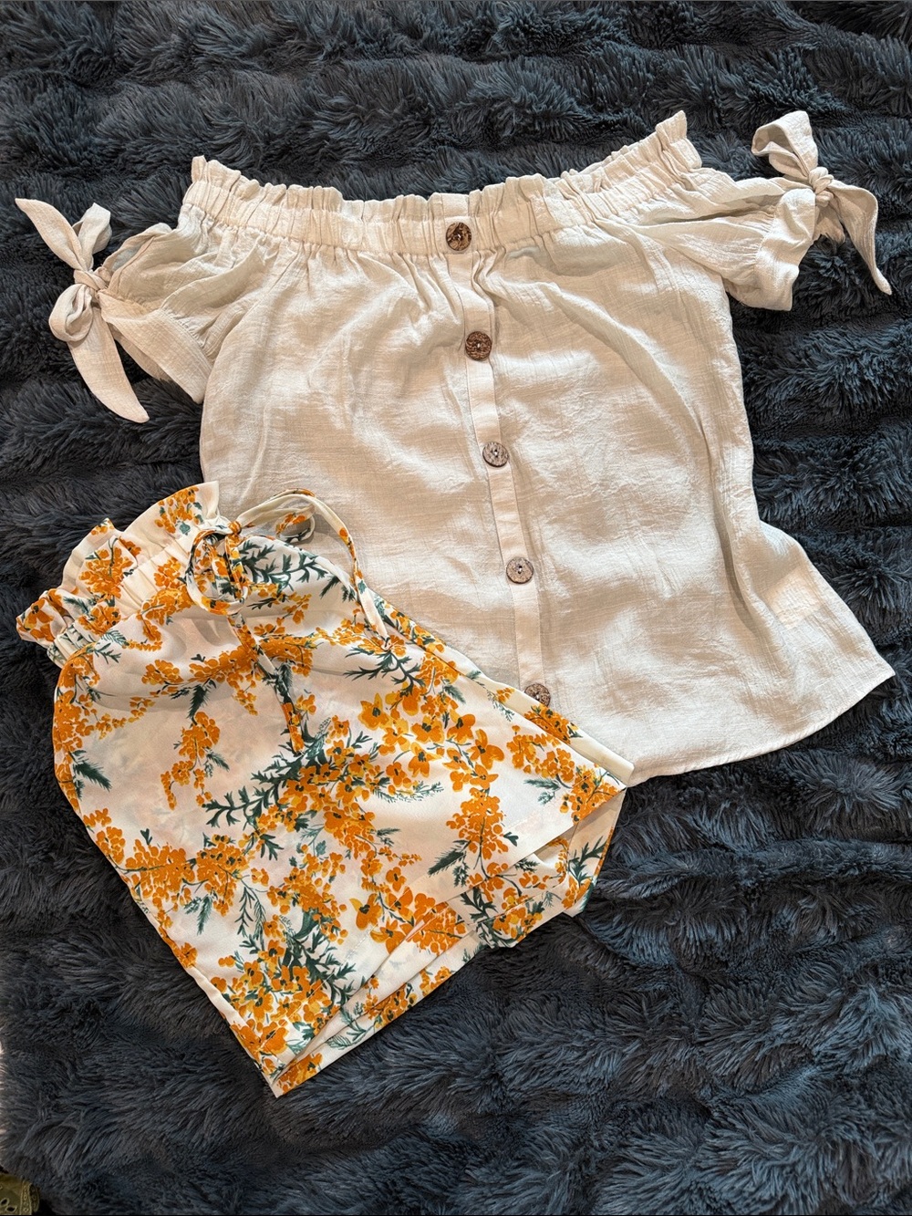 12th Tribe Lily White Cream Off The Shoulder Blouse Med.
*Free shorts Sz. Sm